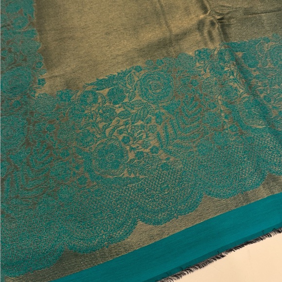 Reversible moonlight Shawl - Picture 10 of 14